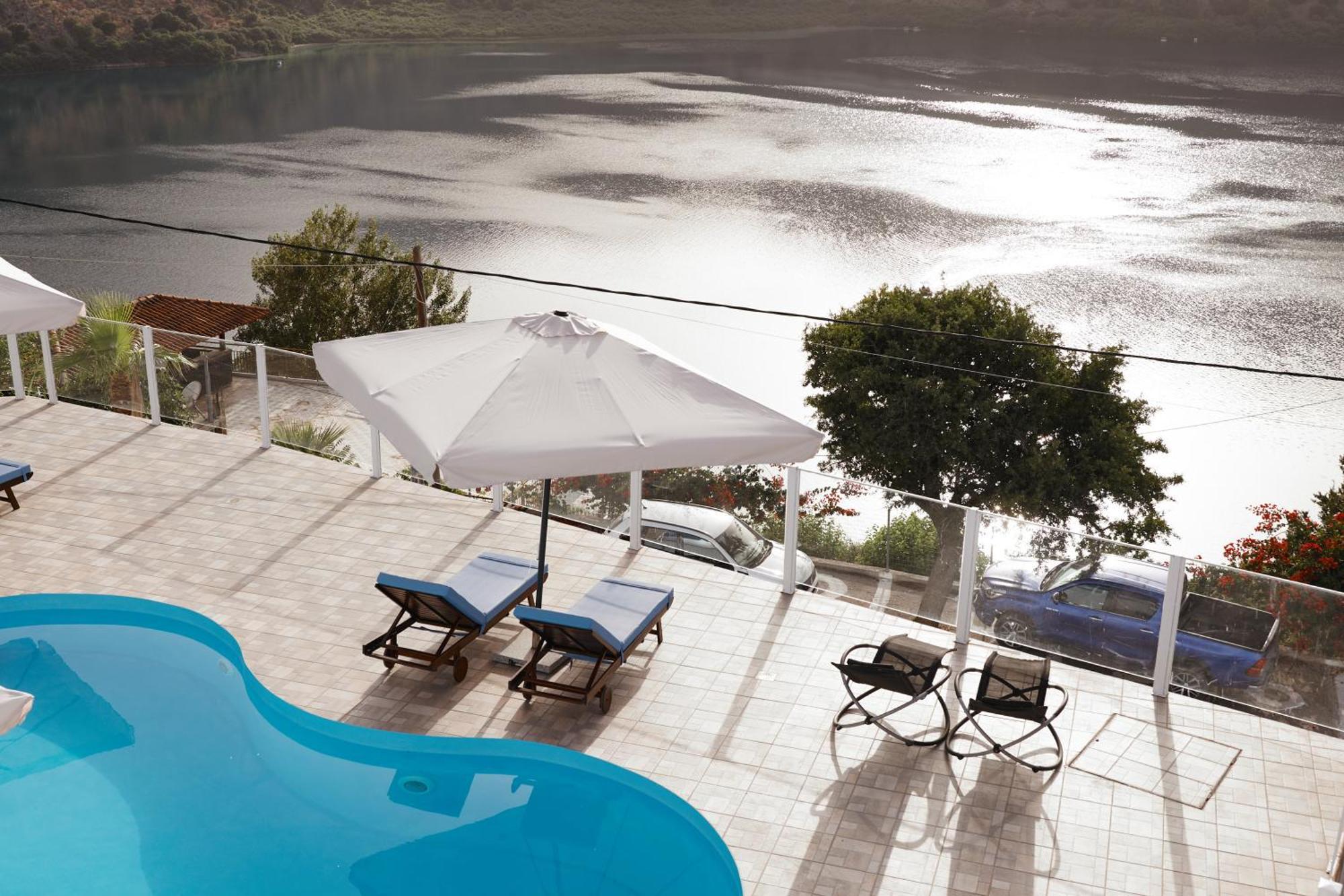 Lake View Suites Kávallos Екстериор снимка